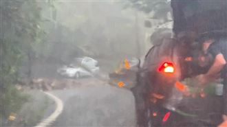 雨中急救休克駕駛　國小主任網讚爆