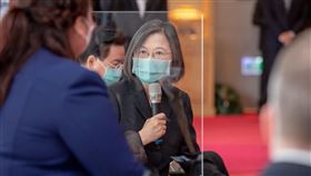 美國聯邦參議員達克沃絲（Ladda Tammy Duckworth）、蘇利文（Daniel Scott Sullivan）及昆斯（Christopher Andrew Coons）訪台，總統蔡英文接見（圖／總統府提供）