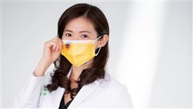 好心肝基金會執行長粘曉菁，呼籲開放基層診所可以施打新冠疫苗。（圖／粘曉菁醫師提供）