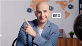 來自土耳其的「台灣女婿」吳鳳，被問及是否會回原國家施打疫苗。（圖／翻攝自吳鳳臉書）