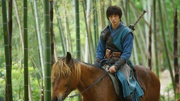 蕭子墨親自騎馬上陣挑戰水底憋氣演出