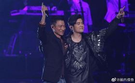 劉德華（左）曾受邀擔任周杰倫（右）演唱會嘉賓。（圖／翻攝自圈內摸魚微博）