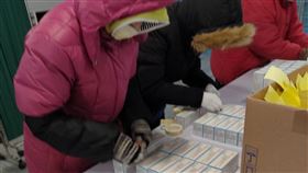 莫德納疫苗驗畢　低溫封緘（1）國內首批莫德納（Moderna）疫苗7日下午檢驗完畢，核發封緘證明書後，工作人員在低溫倉儲進行封緘作業。（衛福部食藥署提供）中央社記者江慧珺傳真　110年6月7日