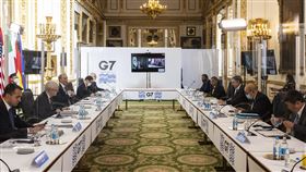 G7外長倫敦舉行面對面會議七大工業國集團（G7）外長5日在倫敦蘭開斯特府舉行面對面會議，曾接觸潛在染疫者的印度外長蘇杰生（螢幕左）改以視訊參與。（唐寧街10號提供）中央社記者戴雅真倫敦傳真 110年5月6日