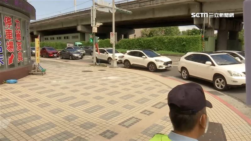 降低群聚！超商賣場配合「一人一坪」