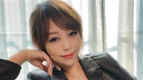 小蜜桃不願回應愷樂傳秘婚一事。（圖/翻攝臉書）