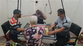 彰化花壇群聚打麻將！開直播喊「符合防疫」　警上門完蛋了（圖／翻攝畫面）