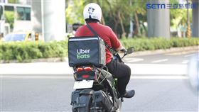Uber Eats外送員。（圖／記者林士傑攝影）