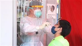 武漢肺炎,新冠肺炎,COVID19,醫護,醫院,醫療,防護裝,防護衣,檢驗師,篩檢（記者邱榮吉／攝影）