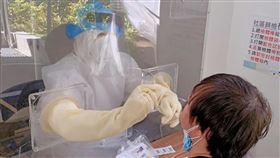 粉色力量！美女醫許書華曝志玲姊姊捐的正壓檢疫亭超好用（圖／翻攝自許書華粉專）