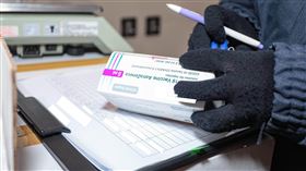 第二批COVAX配發AZ疫苗抵台(指揮中心提供)