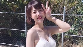 趙心妍身材性感，看不出已經當媽。（圖/翻攝臉書）