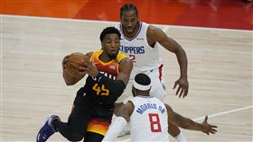 ▲米契爾（Donovan Mitchell）投進6顆三分球攻下全場最高45分。（圖／美聯社／達志影像）