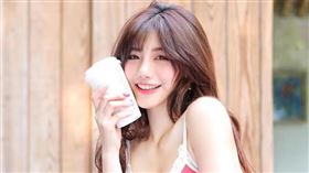 陳葳曾被譽為是「世新校花」，過去跟音樂人袁惟仁同車而被關注。（圖/UP直播提供）