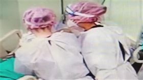 「衛生福利部臺北醫院」發文分享一名個案從確診到離世才短短4天，呼籲「端午不返鄉，不要測試任何人的抵抗力；減少移動避免群聚！」（圖／翻攝自衛生福利部臺北醫院粉專）