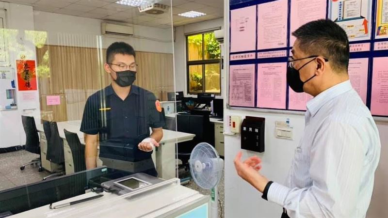 府前陳抗撞傷警員　徐國勇：實極不當