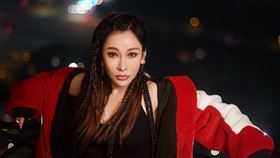 台灣歌手溫嵐。(圖／溫嵐微博、臉書)