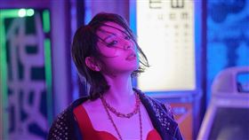 徐若瑄同時搭配Tiffany HardWear 18K金鍊結設計項鍊。（圖／Tiffany提供）