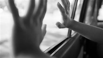 車內吃播突被闖入搶劫！女還遭性侵5小時