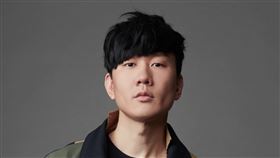 林俊傑曬「嫩照」同框帥爸！粉絲一看嗨翻：根本是兄弟（圖／翻攝自林俊傑臉書）