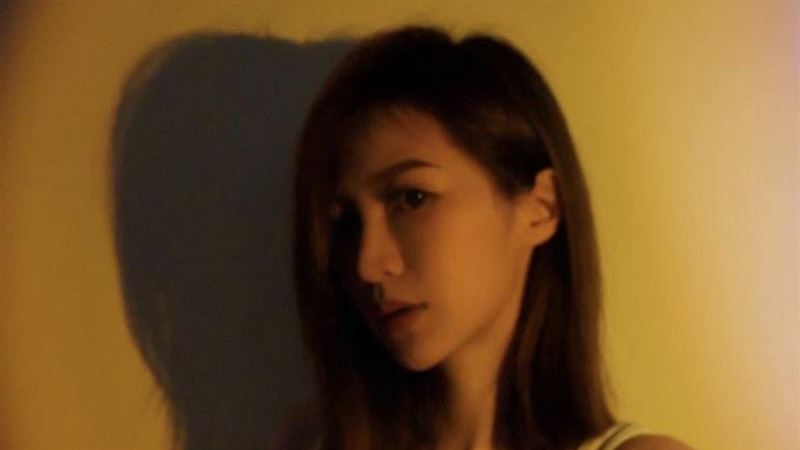 白色小可愛炸巨胸　甘味男星妻超火辣