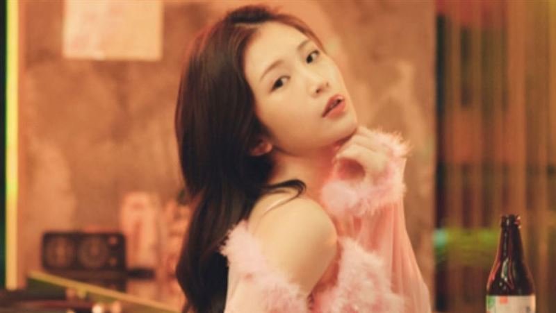 主持人唱翁立友歌　雞排妹4招出征！