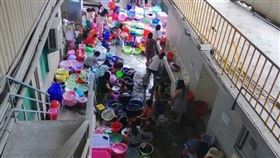 矽品，外勞群聚洗衣，限水，食物缺乏，台中大雅中科宿舍 圖／翻攝自臉書真靠北矽品