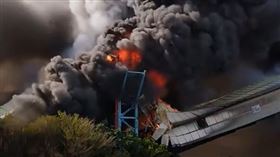 新／台中火力發電廠　燃煤倉庫狂燒（圖／翻攝畫面）