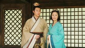 香港男星陳鍵鋒/跟林心如合作古裝劇《美人心計》人氣飆漲。微博