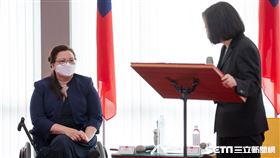 美國聯邦參議員達克沃絲（Ladda Tammy Duckworth）、蘇利文（Daniel Scott Sullivan）及昆斯（Christopher Andrew Coons）訪台，總統蔡英文接見（圖／總統府提供）