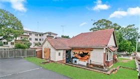 澳洲一間屋子沒有廚房廁所也沒有電，竟以110萬澳幣高價售出。（圖／翻攝自房地產仲介Domain官網）