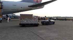 台日友好！負壓隔離艙18:05抵台