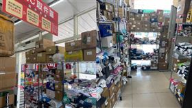 網購爆單！超商搬開放式貨架　客自取（圖／翻攝自路上觀察學院臉書）