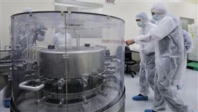 賴清德參訪「高端疫苗生物製劑公司」。（圖／總統府提供）