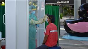 花蓮、玉里火車站設免費快篩站（1）因應端午連假跨縣市移動人潮，花蓮縣政府11日起在花蓮火車站、玉里火車站設置武漢肺炎（2019冠狀病毒疾病，COVID-19）抗原快篩站，提供旅客、附近居民免費快篩。中央社記者張祈攝  110年6月11日