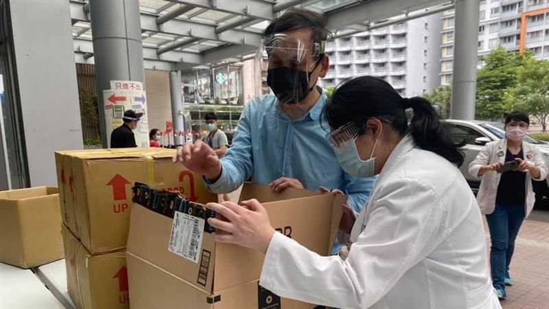 ICU最缺掃地機器人　華僑直送台灣