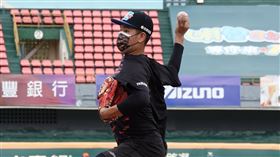 統一獅古林睿煬練球。（圖／統一獅提供)