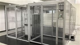 ▲0611 CDC記者會，負壓隔離艙 （圖／三顧提供）