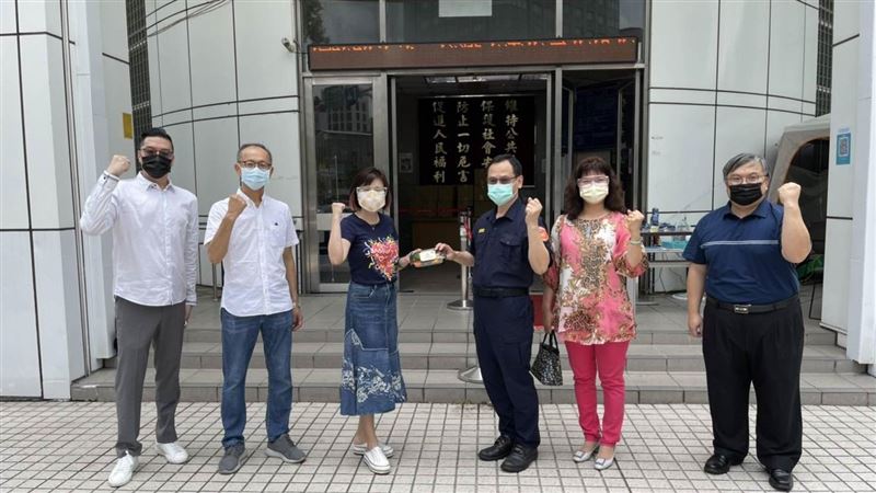 暖捐防疫物資　力挺大安分局員警抗疫