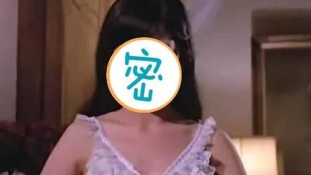 美胸豔星全裸拍戲爆紅　身份竟是間諜