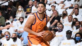 ▲布克（Devin Booker）攻下全隊最高28分。（圖／翻攝自NBA推特）