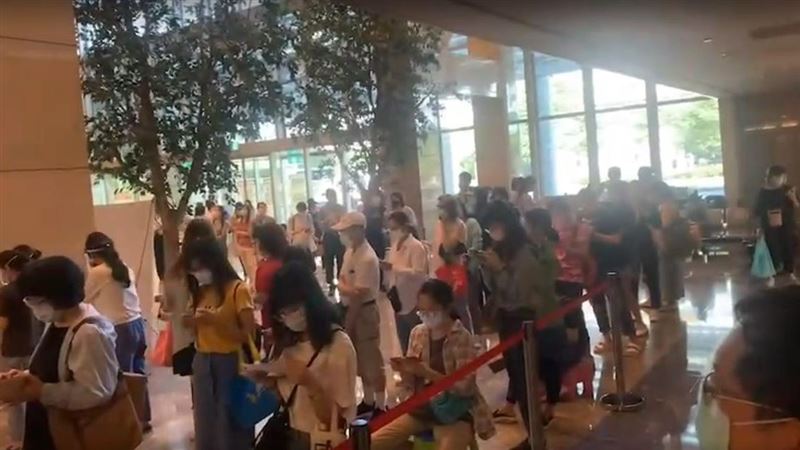 亞東醫院開打莫德納　30分鐘內領光
