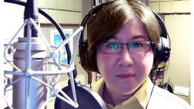 好娜姬疫情前進錄音室配唱。（圖/翻攝臉書）