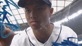 ▲吳念庭英雄訪問後簽名。（圖／取自吳念庭臉書粉絲團）