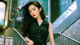 中國／嘉人女性影響力之夜／楊冪／。微博