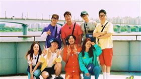 《Running Man》李光洙最後一集錄影團體照。（圖／아이돌 연구소）