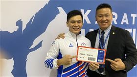 王翌達空手道奧運門票到手（2）台灣好手王翌達（左）剛升格為人父，因疫情無法常陪伴家人，曾心情低落，趁出國前返家「充電」，13日奧運空手道世界資格賽男子「型」4強賽，奪奧運門票。（王翌達提供）中央社記者黃巧雯傳真 110年6月13日