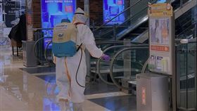 新光三越台中中港店，停業，香奈兒精品櫃姐確診，彰化家族成員聚餐，