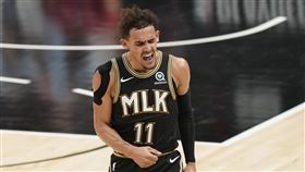 ▲楊恩（Trae Young）25分帶領老鷹逆轉76人。（圖／美聯社／達志影像）