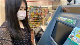 超商ATM就可領取孩童紓困補貼，還有小白單專屬優惠。（圖／業者提供）